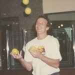 thaifest-Haggis-juggles-in-a-bar