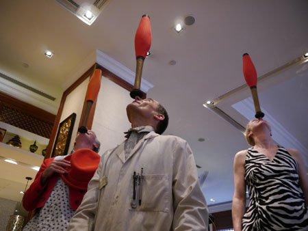 Club balancing in the cafe. Photographer: Jeanne Hallacy